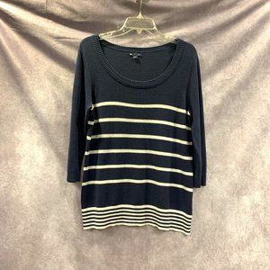 ***CLEARANCE PRICING*** Gap Scoop neck Sweater